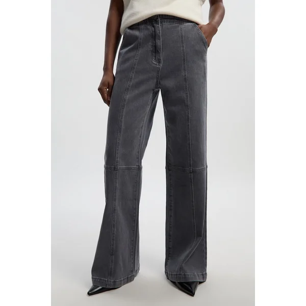 Pantalon Droit en Denim à Boutonnage Devant