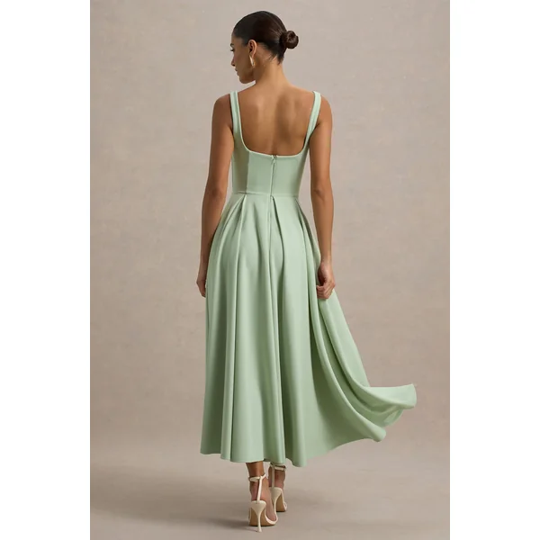 Parina | Robe mi-longue vert clair à bretelles et ourlet volumineux