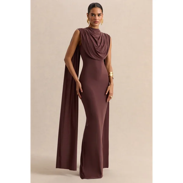 Patrina | Robe longue marron à encolure montante avec détails drapés et manches cape