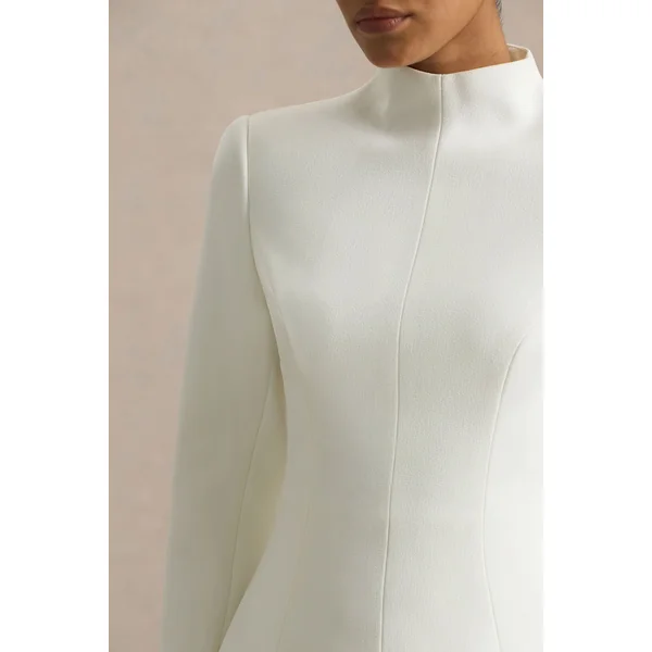 Pepita | Robe longue crème à coupe tailleur col montant taille basse et jupe en satin