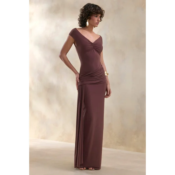 Petronia | Robe longue marron à encolure en V avec détail portefeuille