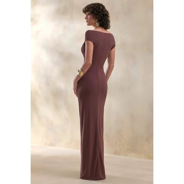 Petronia | Robe longue marron à encolure en V avec détail portefeuille