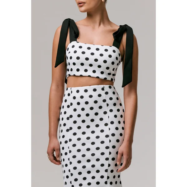 Phoebe | Crop top à pois noirs et blancs avec bretelles à nouer