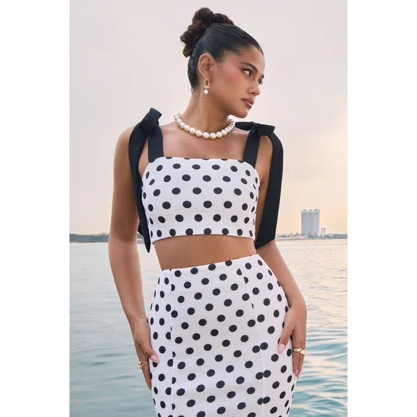 Phoebe | Crop top à pois noirs et blancs avec bretelles à nouer