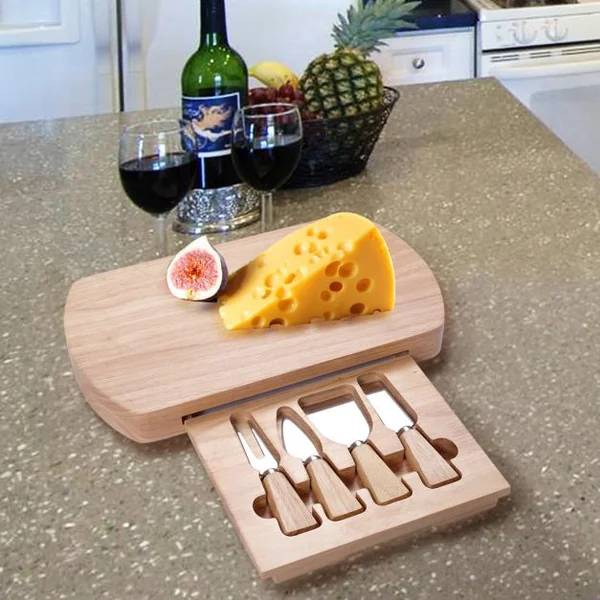 Planche à Fromage Plateau à Fromage en Bois avec Compartiment avec 4 Couteaux/Couverts Intégrés forme ovale 35 x 19 x 4 cm