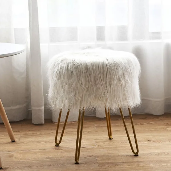 Pouf en Imitation Fourrure avec 4 Pieds en Métal Doré Charge 150 KG Design Compact et Élégant Dia.35, 5 x 46 CM Blanc