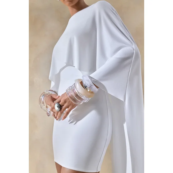 Prislia | Mini-robe blanche à encolure ronde avec cape