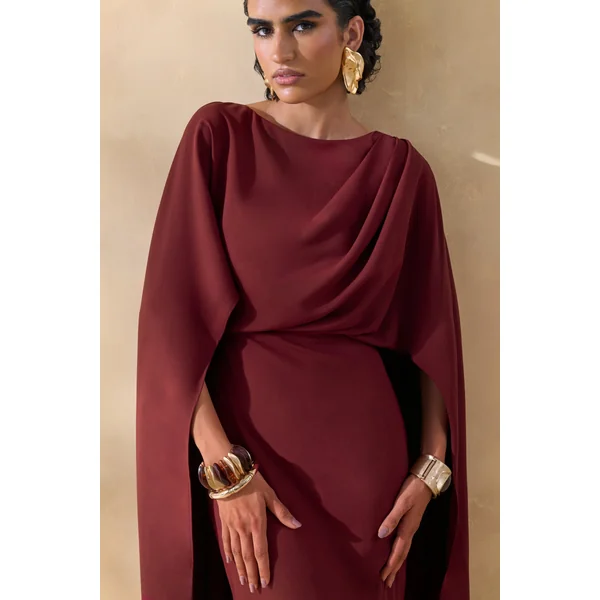 Pristina | Robe longue bordeaux à col montant et cape drapée