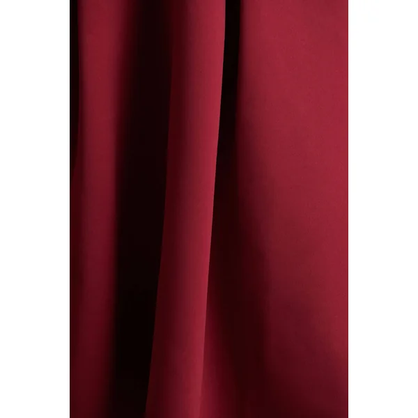 Promises | Robe mi-longue en satin bordeaux à décolleté bandeau