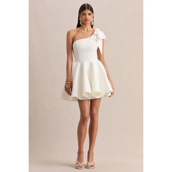 Prosperity | Mini-robe blanche à encolure asymétrique avec détail nœud