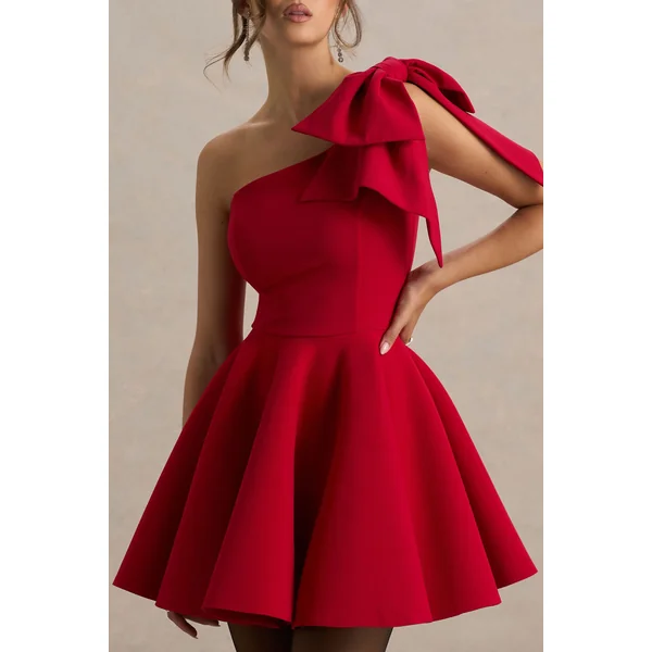 Prosperity | Mini-robe rouge à décolleté asymétrique avec détail nœud