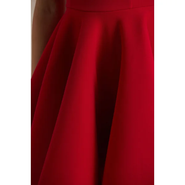 Prosperity | Mini-robe rouge à décolleté asymétrique avec détail nœud