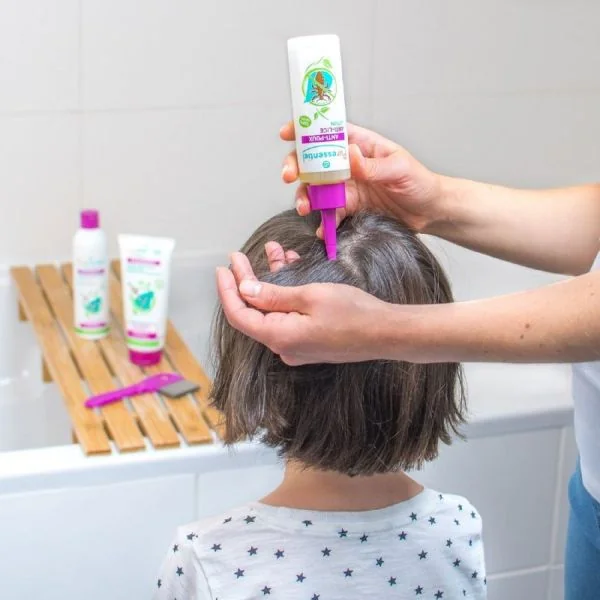 PURESSENTIEL ANTIPOUX Lotion Traitante 200ml + Peigne - Traitement Radical Poux, Larves, Lentes