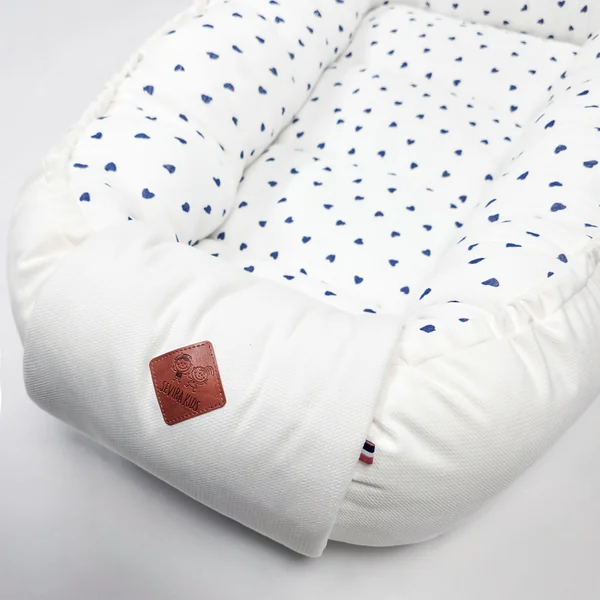 Quilted reversible baby nest cocoon, Lovio