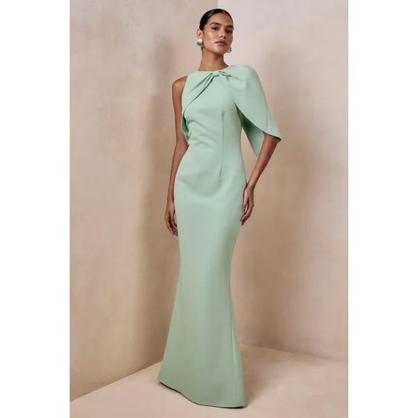 Quira | Robe longue menthe à encolure asymétrique avec manche cape
