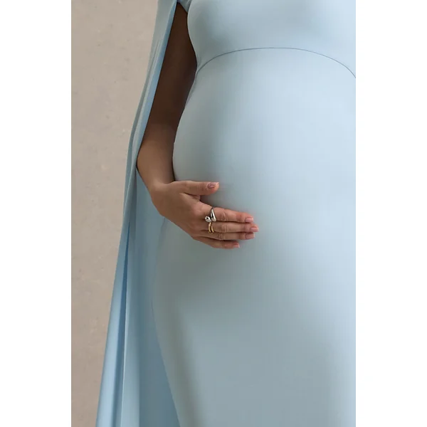 Radiance | Robe Longue De Maternité Bleu Poudré à Décolleté Bardot avec Cape