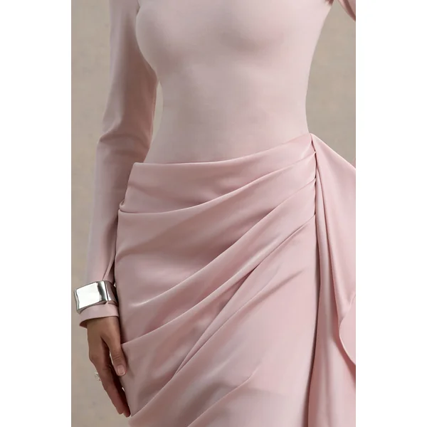 Raffie | Robe mi-longue rose à manches longues avec jupe portefeuille en satin