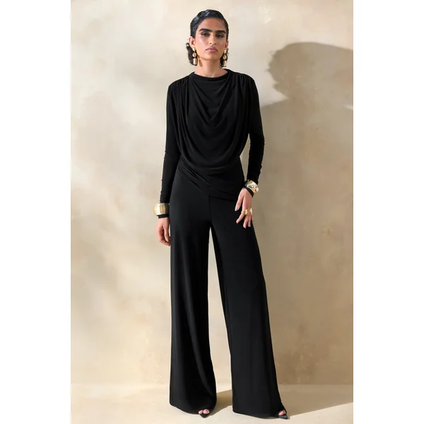 Raniella | Haut noir à encolure haute avec détails froncés et drapés