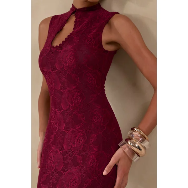 Ravissa | Robe Longue Bordeaux en Dentelle à Col Montant