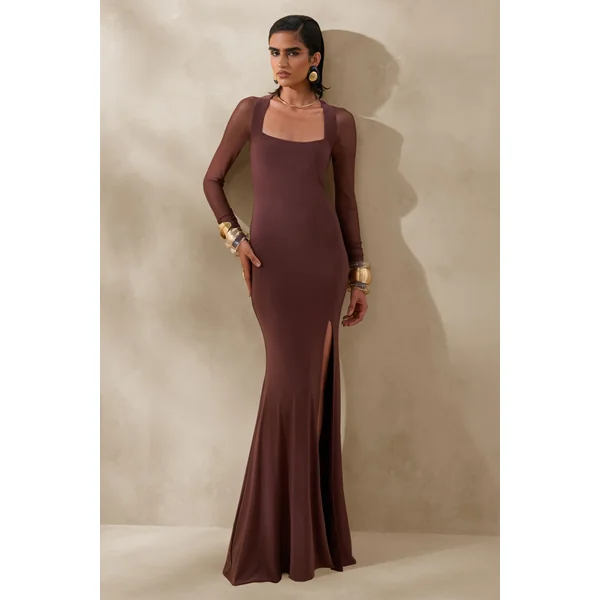 Renalia | Robe longue marron à encolure carrée avec manches longues en mesh