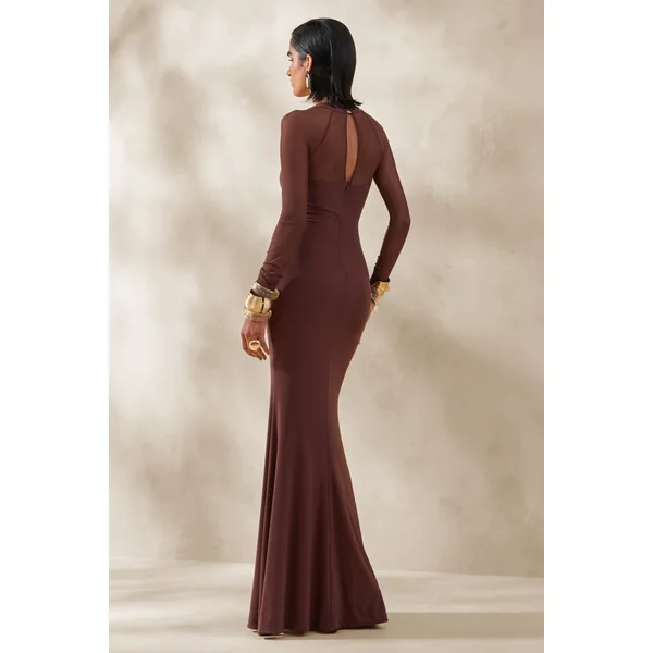 Renalia | Robe longue marron à encolure carrée avec manches longues en mesh