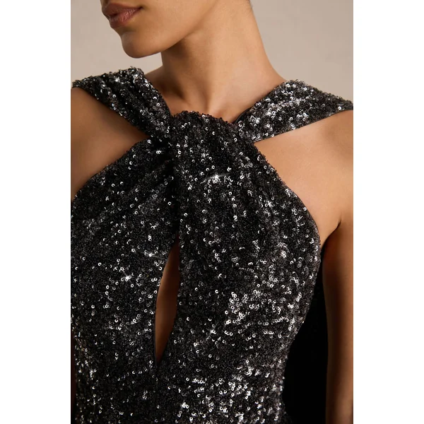 Renelle | Robe longue noire à dos nu en sequins