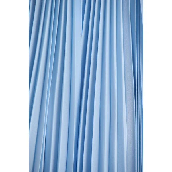 Reyna | Robe longue en chiffon plissé bleu poudré avec épaules dénudées