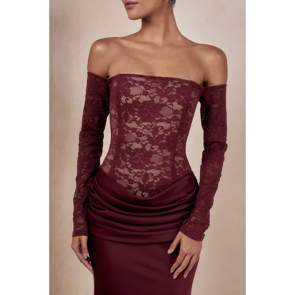 Rinna | Robe longue bordeaux en dentelle à encolure Bardot