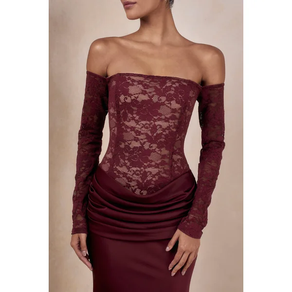 Rinna | Robe longue bordeaux en dentelle à encolure Bardot