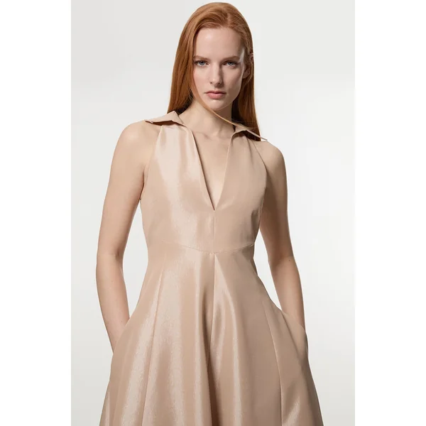 Robe chemise en taffetas métallique style smoking sur-mesure à jupe évasée