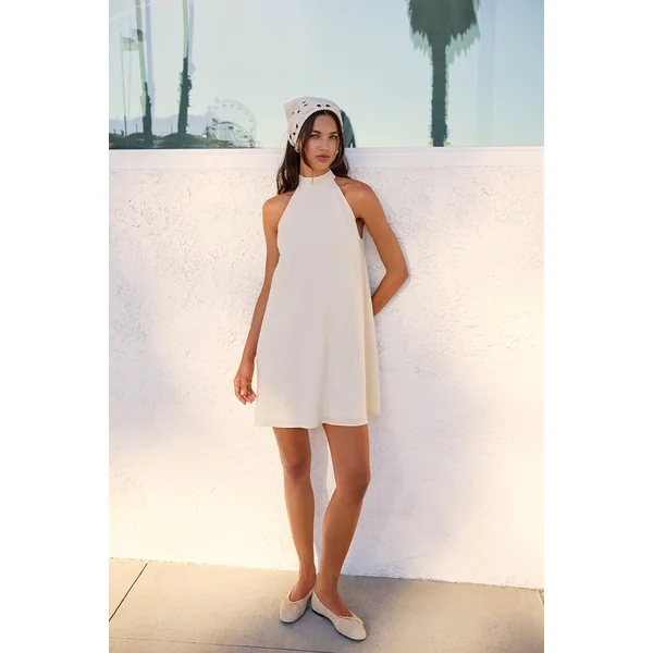 Robe courte sans manches
