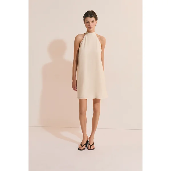 Robe courte sans manches