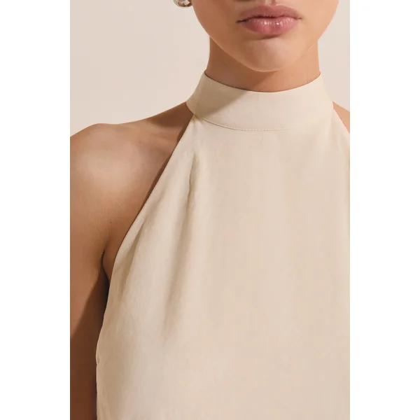 Robe courte sans manches