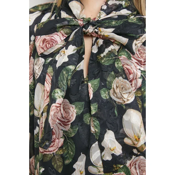 Robe Courte Smock à Imprimé Roses avec Encolure Nouée et Manches Bouffantes