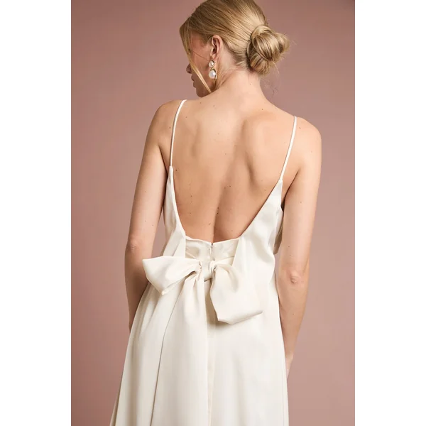 Robe De Mariée Décolleté En V À Bretelles