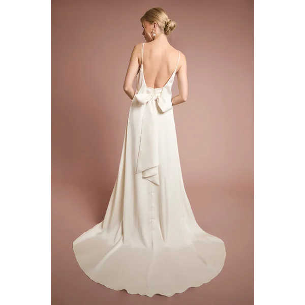 Robe De Mariée Décolleté En V À Bretelles