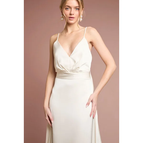 Robe De Mariée Décolleté En V À Bretelles