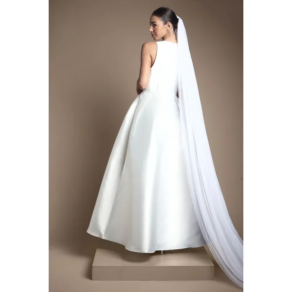 Robe de Mariée Maxi Coast Honoured à Décolleté Plongeant et Nœud à la Taille Avec Poches
