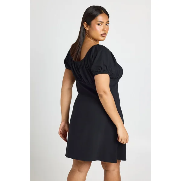 Robe Grande Taille À Manches Courtes Et Encolure Laitière En Coton
