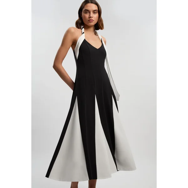 Robe Longue Col Licou À Détails Color Block Taillée Souple