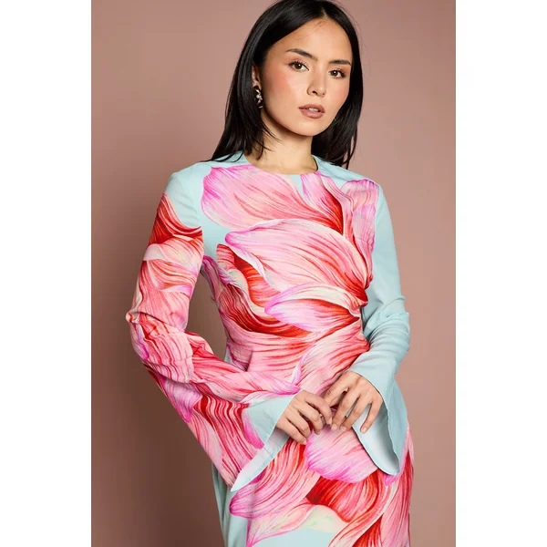 Robe Longue Satinée Col Montant à Manches Évasées Petite Taille