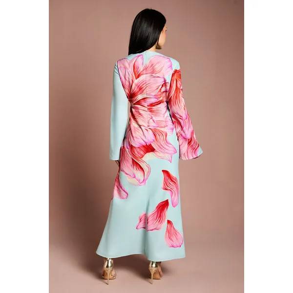 Robe Longue Satinée Col Montant à Manches Évasées Petite Taille