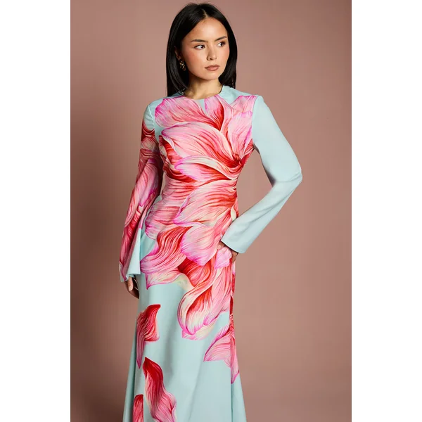 Robe Longue Satinée Col Montant à Manches Évasées Petite Taille