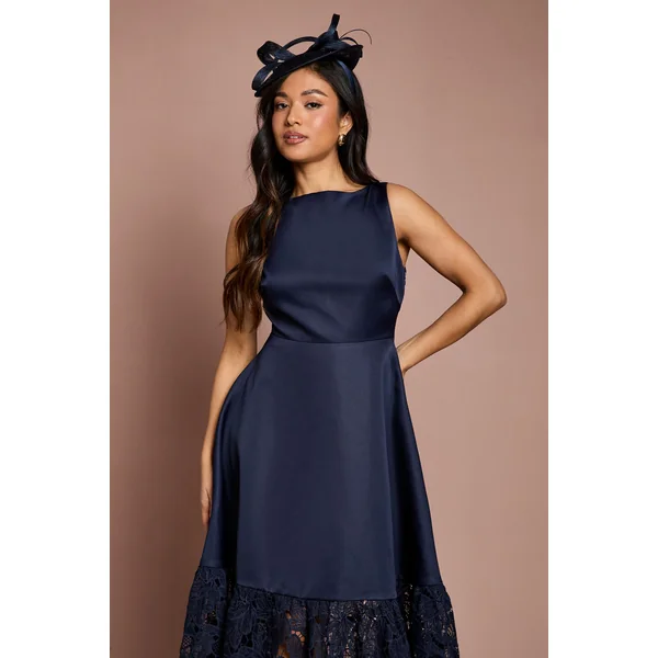 Robe Longue Satinée Structurée à Ourlet en Dentelle Petite Taille