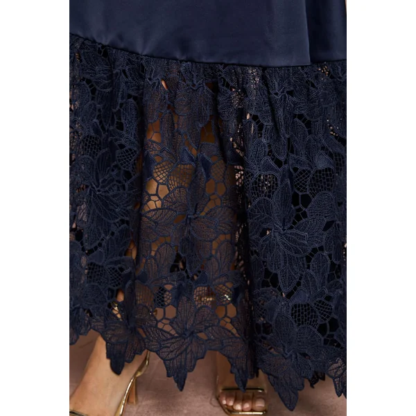 Robe Longue Satinée Structurée à Ourlet en Dentelle Petite Taille