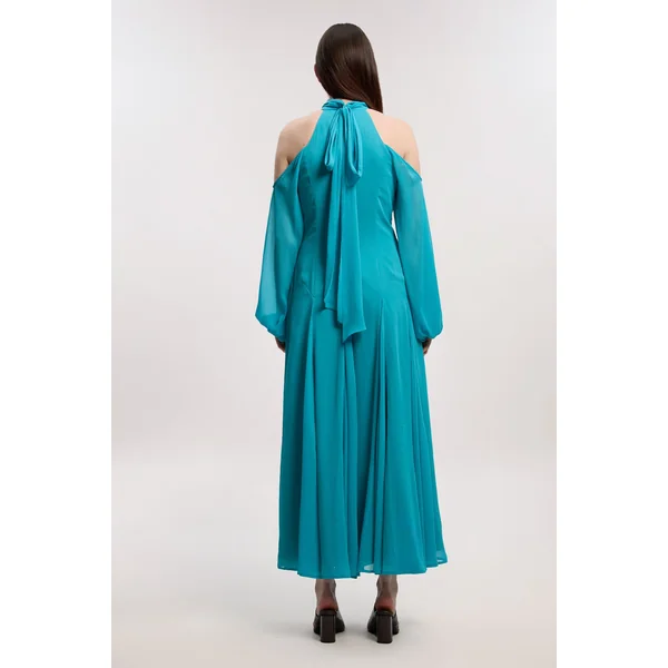 Robe Longue Tissée En Georgette Froissée À Col Montant Et Épaules Dénudées