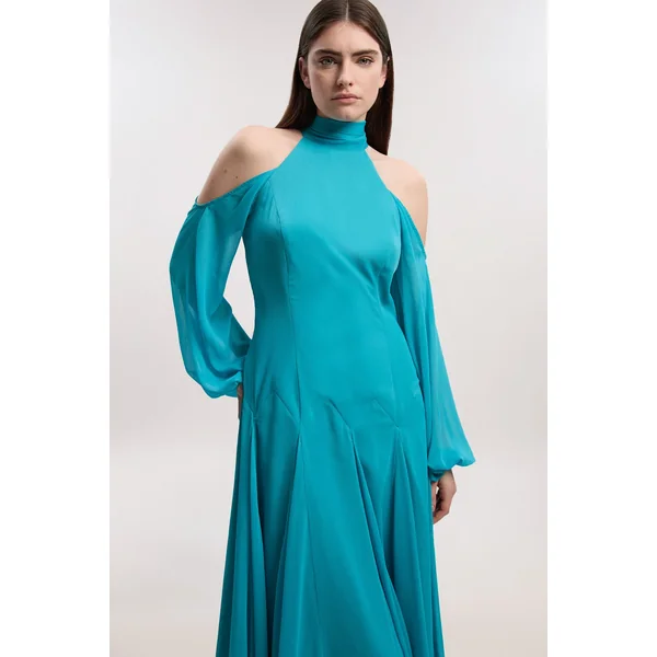 Robe Longue Tissée En Georgette Froissée À Col Montant Et Épaules Dénudées