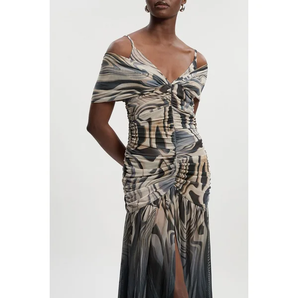 Robe Longue à Imprimé Marbre en Résille avec Décolleté Plongeant et Détails de Bretelles