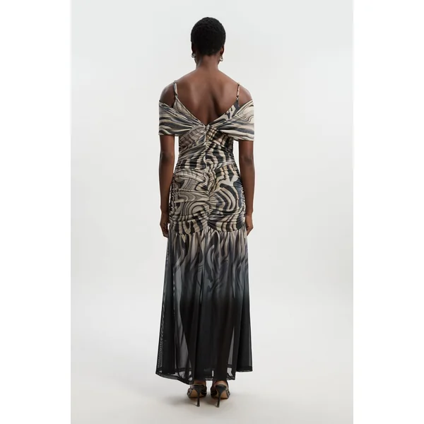 Robe Longue à Imprimé Marbre en Résille avec Décolleté Plongeant et Détails de Bretelles