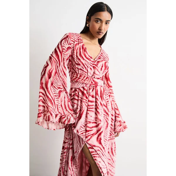 Robe Maxi en Velours Dévoré à Décolleté Plongeant et Manches Évasées avec Ceinture